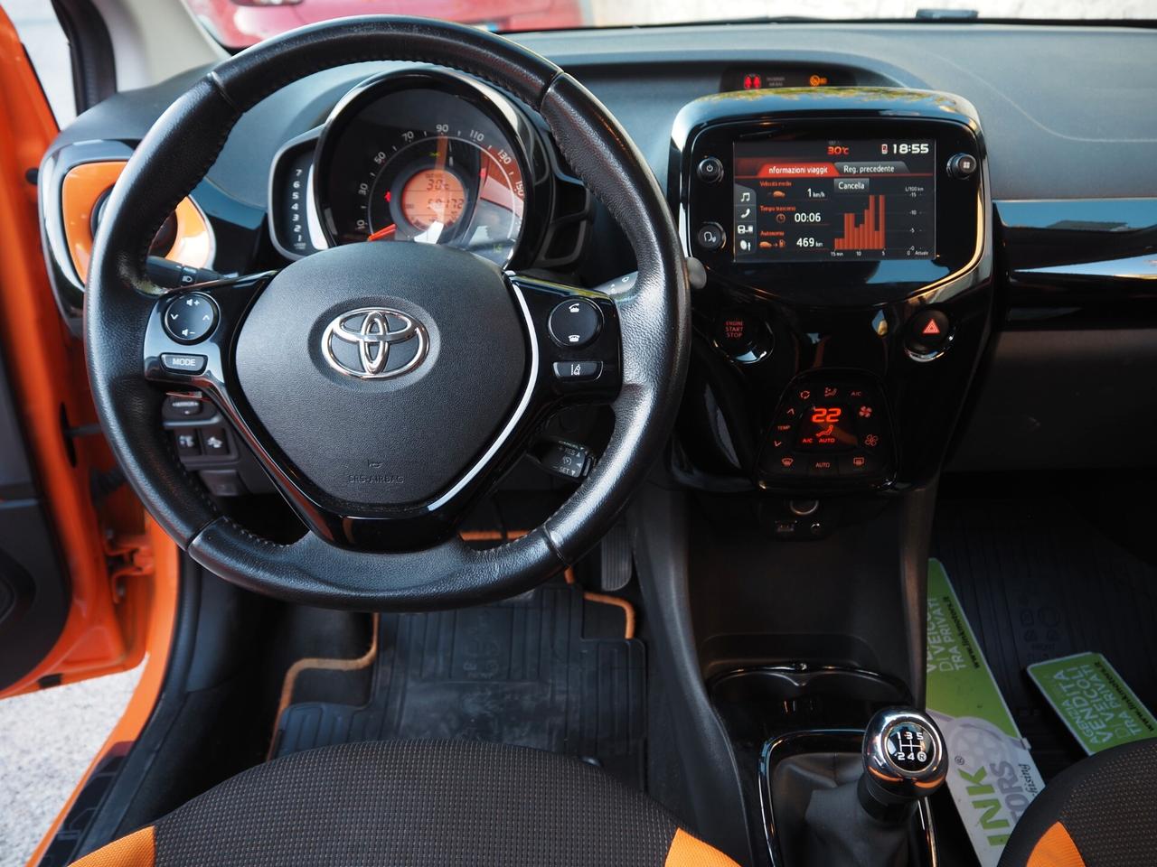 Toyota Aygo Connect orange 1.0 VVT-i 72 CV 5 porte x-wave