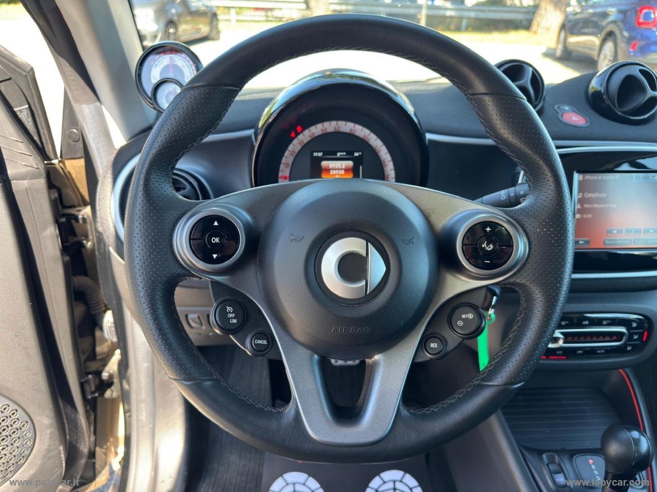 SMART fortwo EQ Parisblue