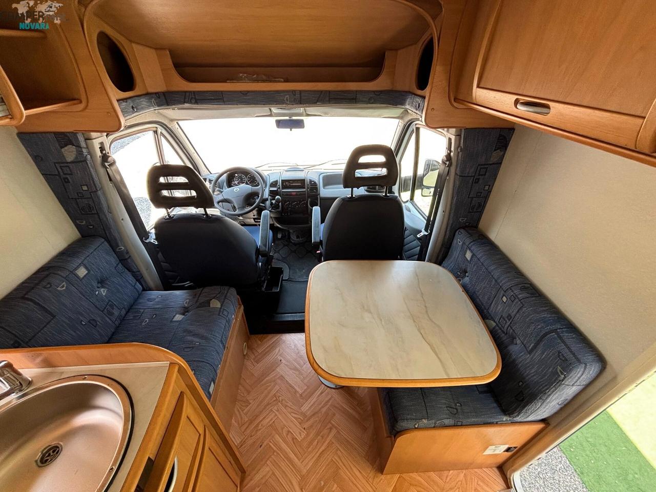 MCLOUIS LAGAN 253 - Semintegrale con letto matrimoniale in coda ed ampio garage foro 77x122