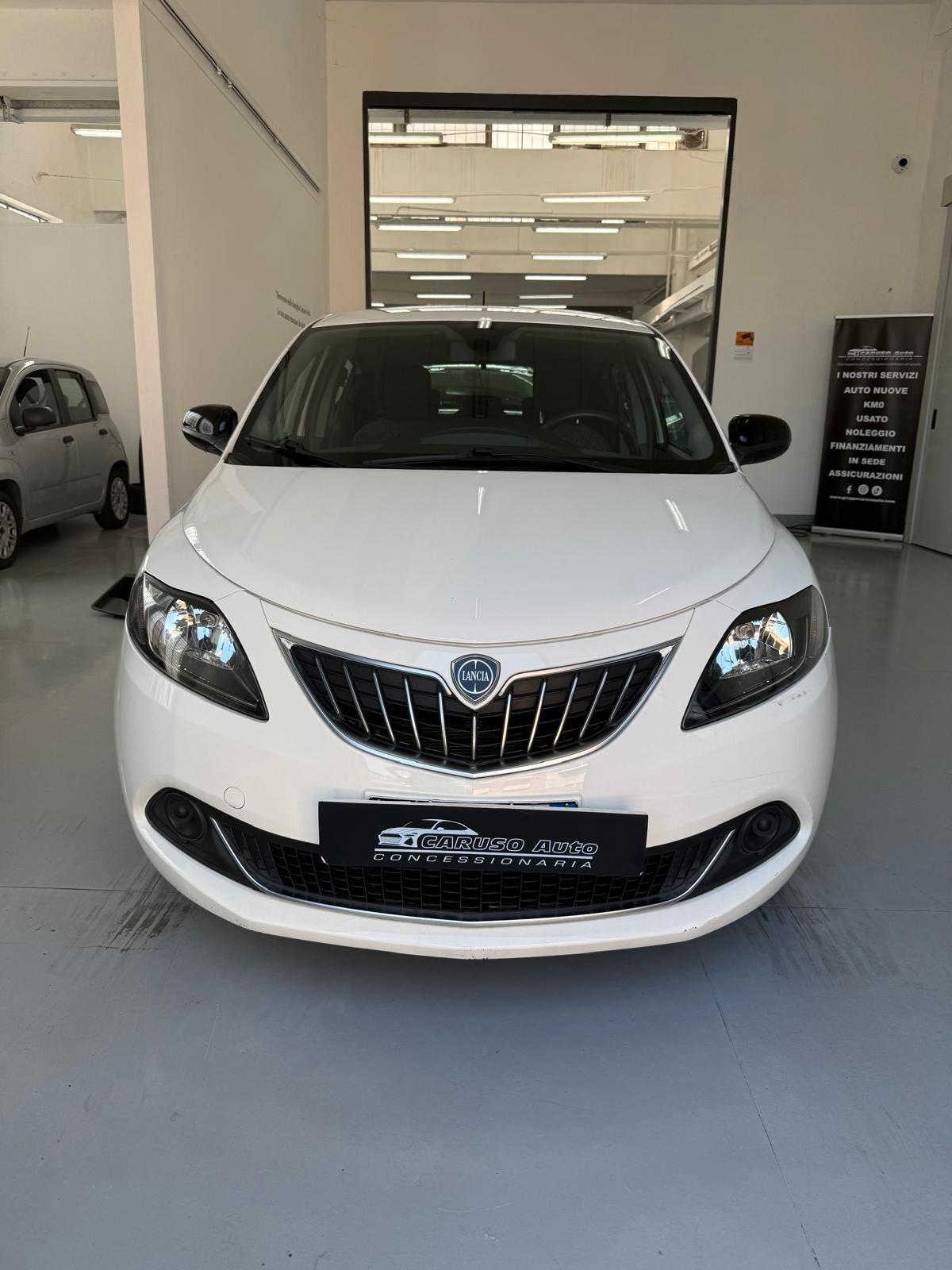 Lancia Ypsilon 1.0 FireFly 5 porte S&S Hybrid Ecochic Silver