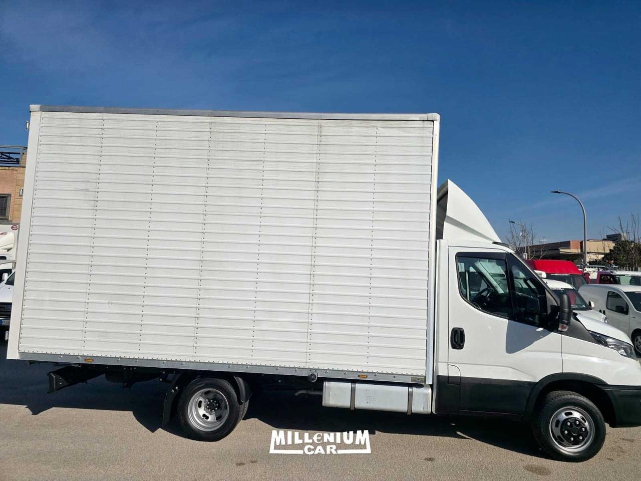 35-18 FURGONE 4,50 2020