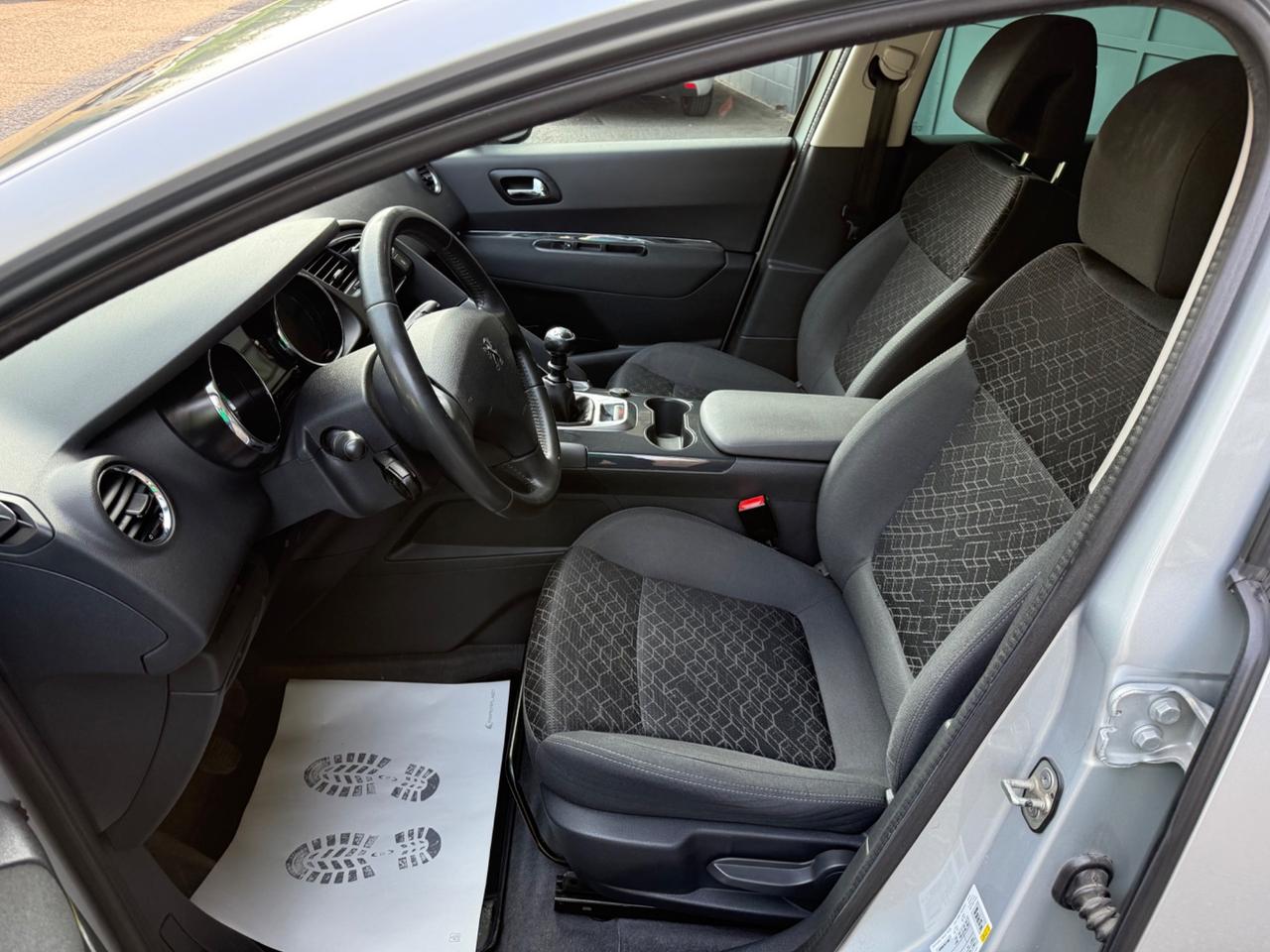 Peugeot 3008 1.6 HDi 115CV Business