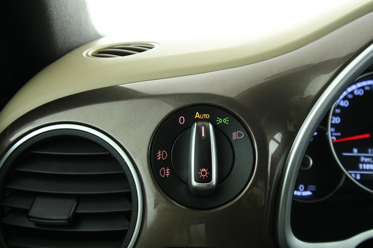 VOLKSWAGEN Maggiolino Cabrio 2.0 tdi Sport 140cv dsg PELLE+LED+C18"