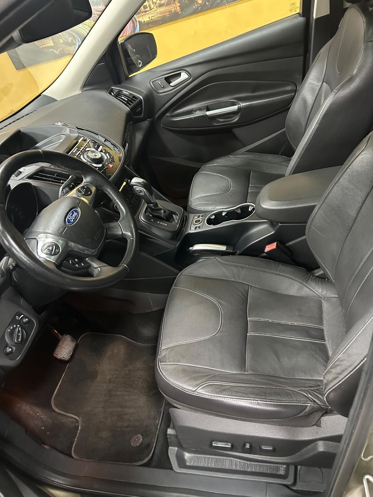 FORD KUGA 2.0 Tdci “TETTO/AUT/PELL/NAV/RETR/19”-2013