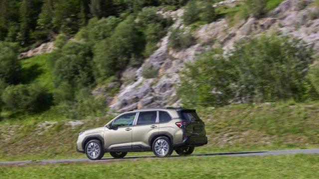 SUBARU Forester 2.0 MHEV CVT Lineartronic Premium