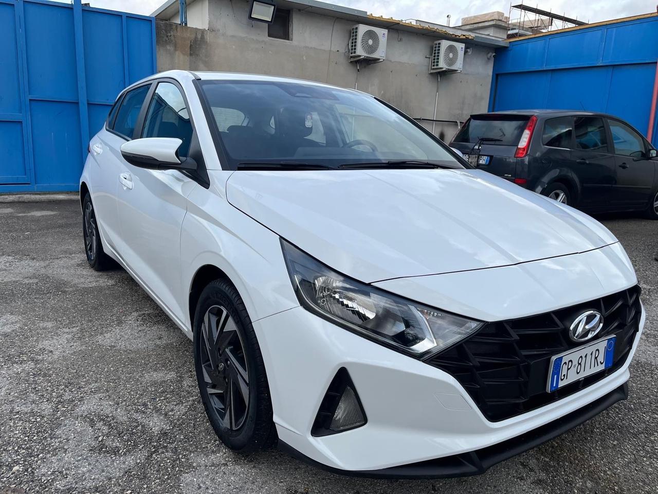 Hyundai i20-1.2 benz-full-2023