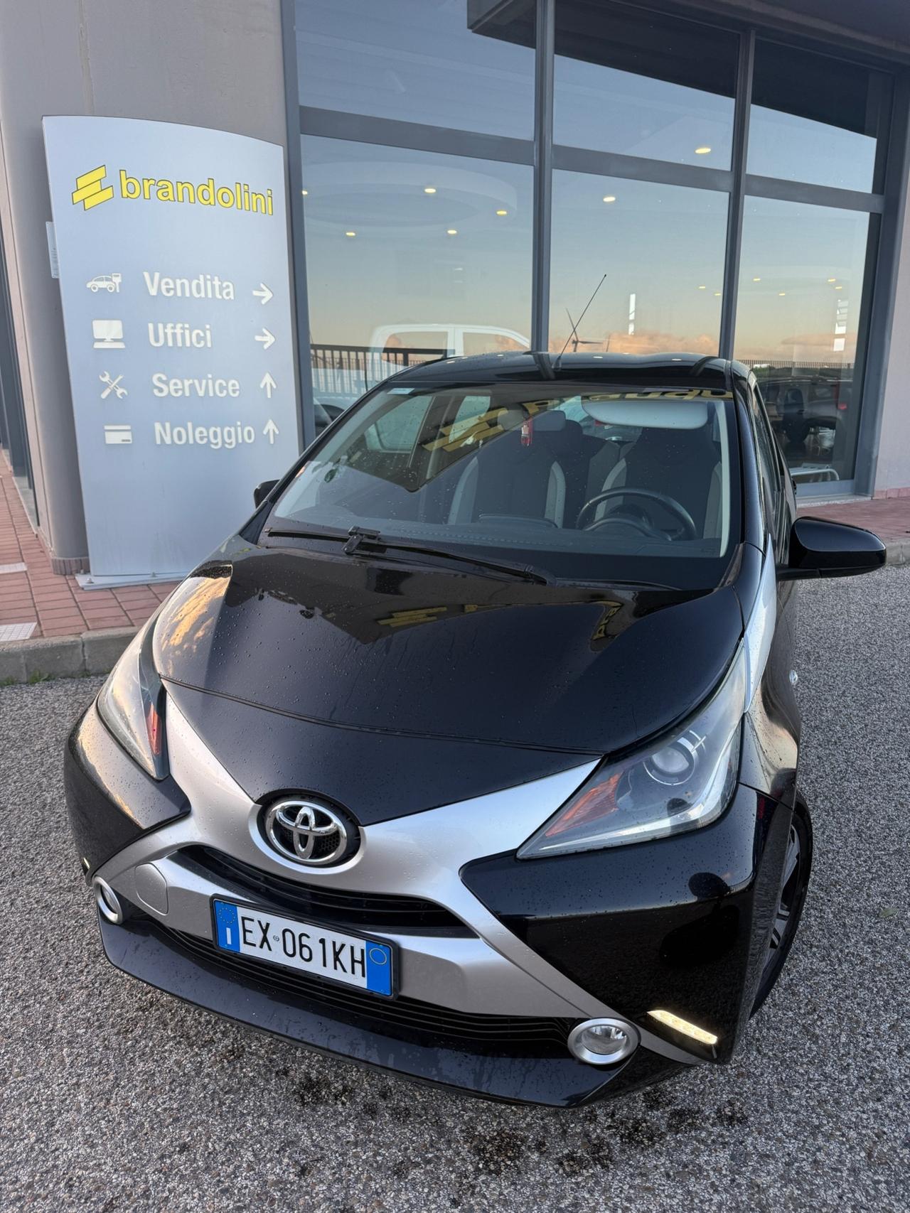 Toyota AYGO 1.0 Lounge XPLAY my14"