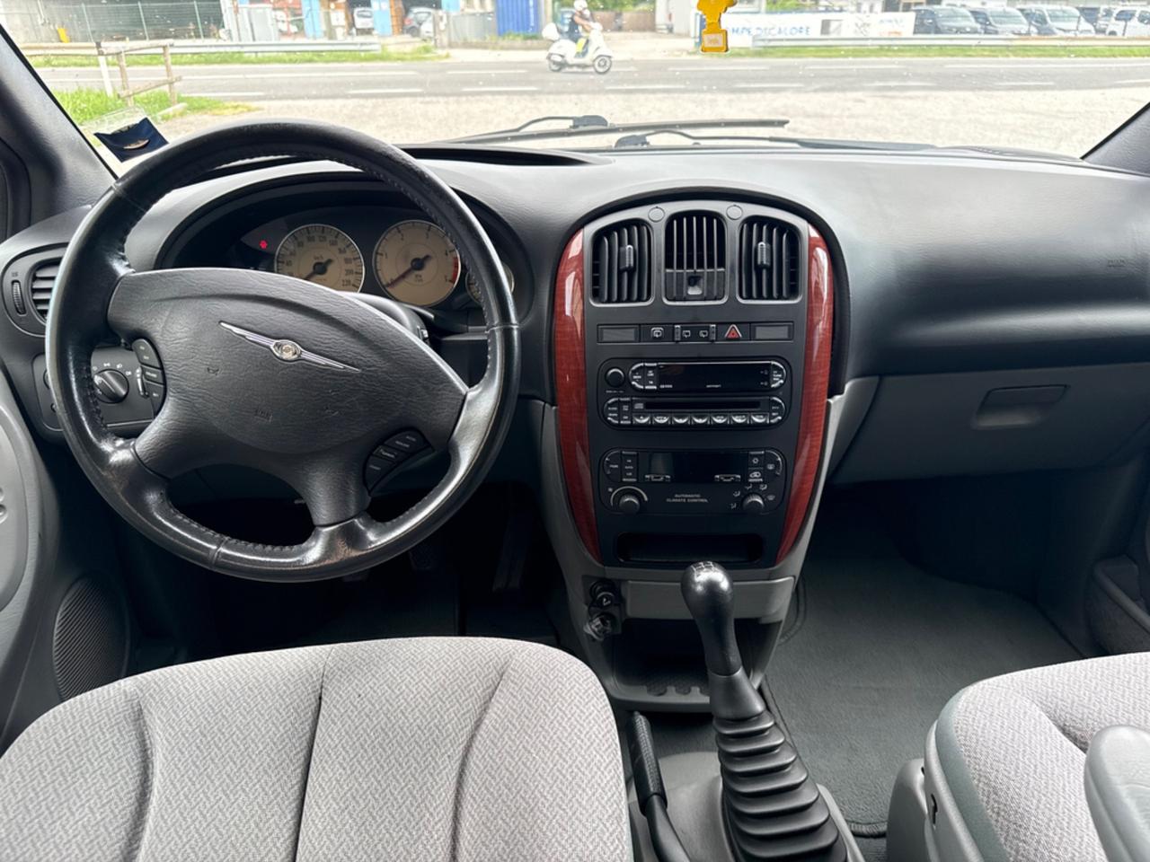 Chrysler Voyager - 7 POSTI