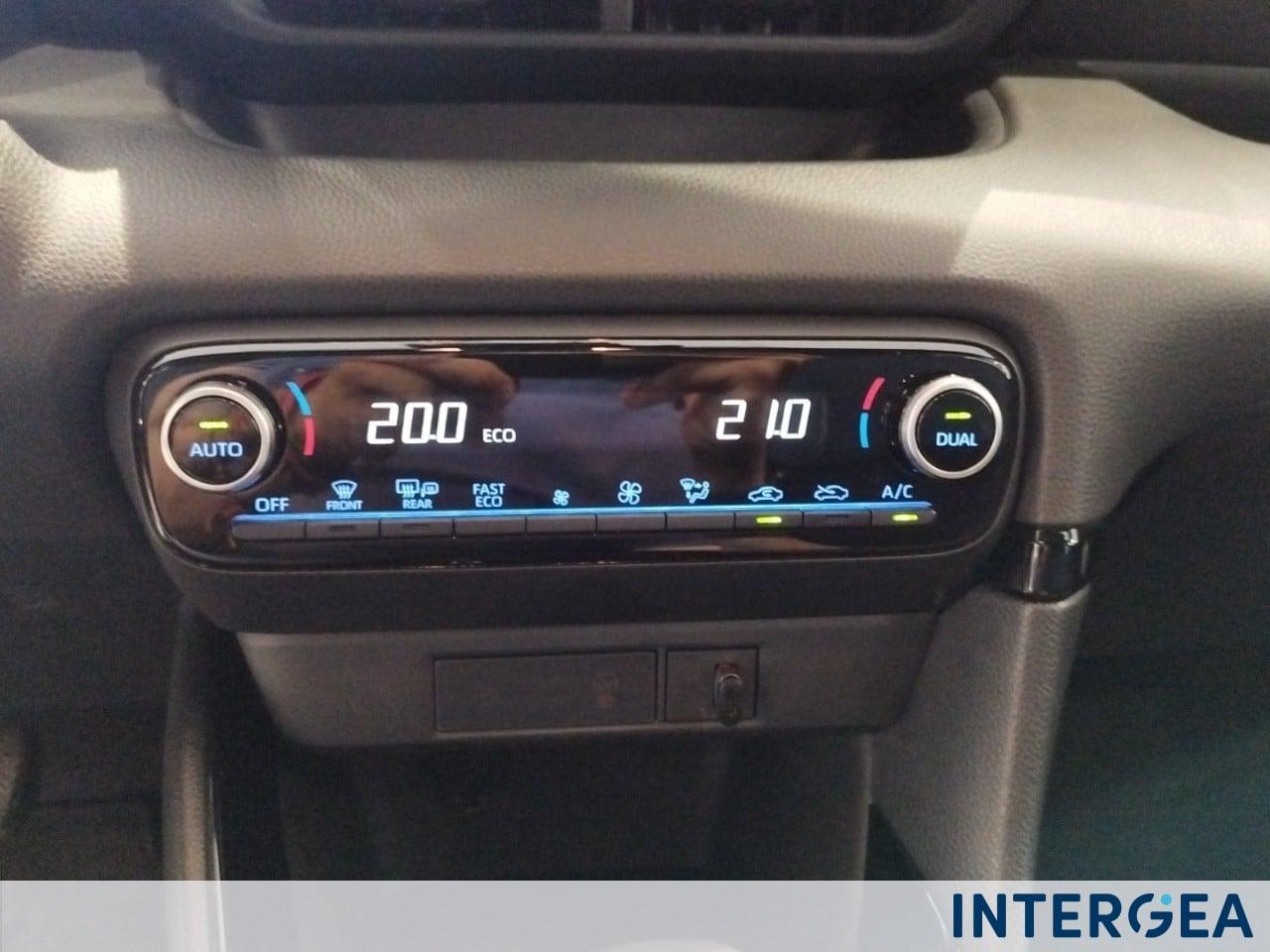 TOYOTA Yaris 1.5h Lounge