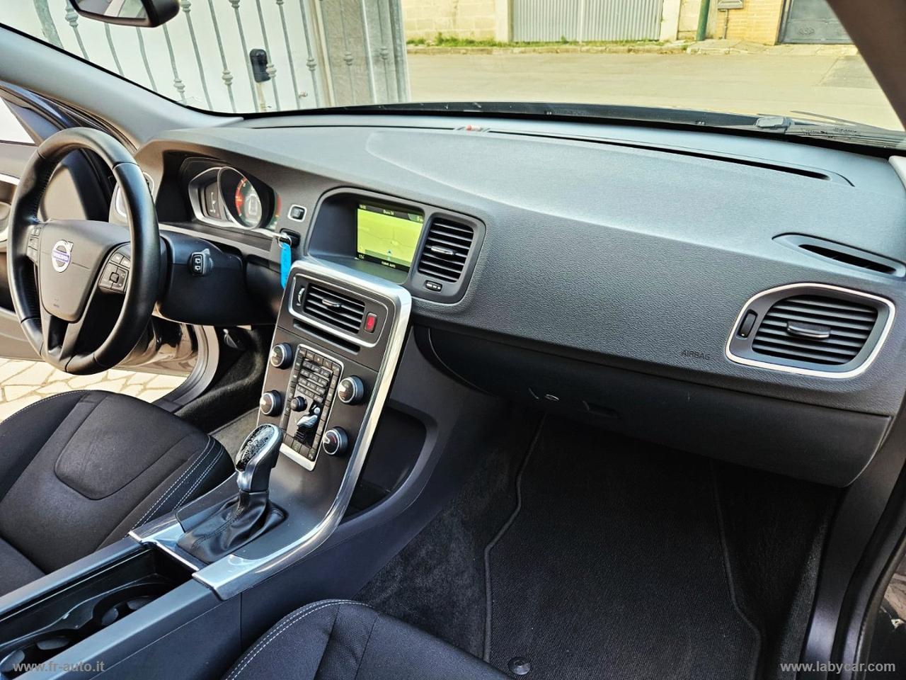 VOLVO V60 D3 Geartronic Summum