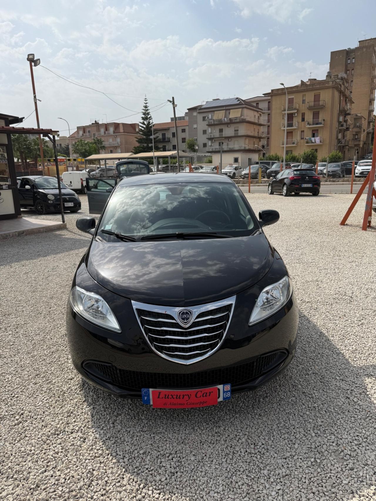 Lancia Ypsilon 1.2 69 CV 5 porte S&S Silver