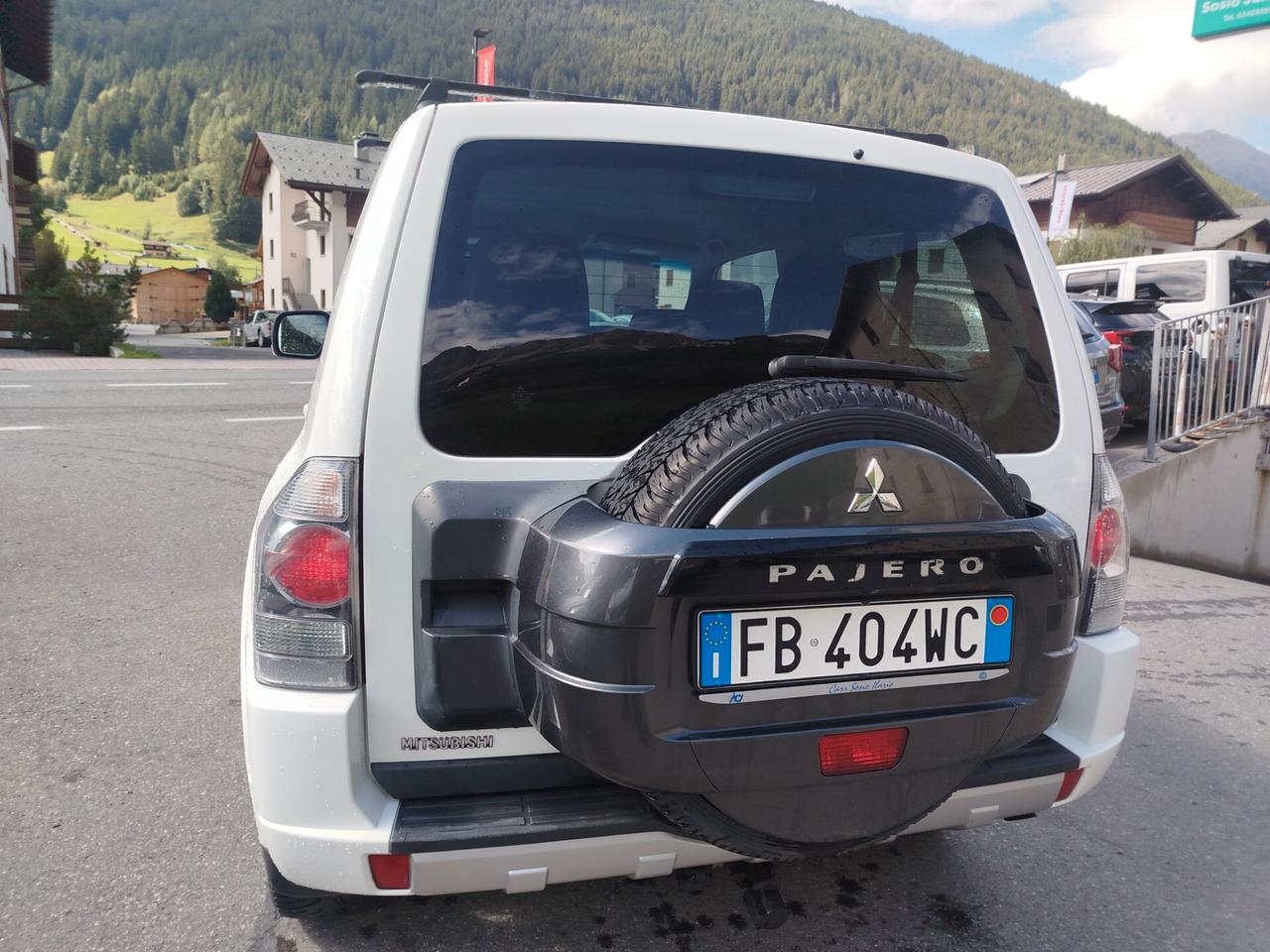 Mitsubishi Pajero 3.2 DI-D 16V MANUALE 204 CV. 3p. Intense DPF
