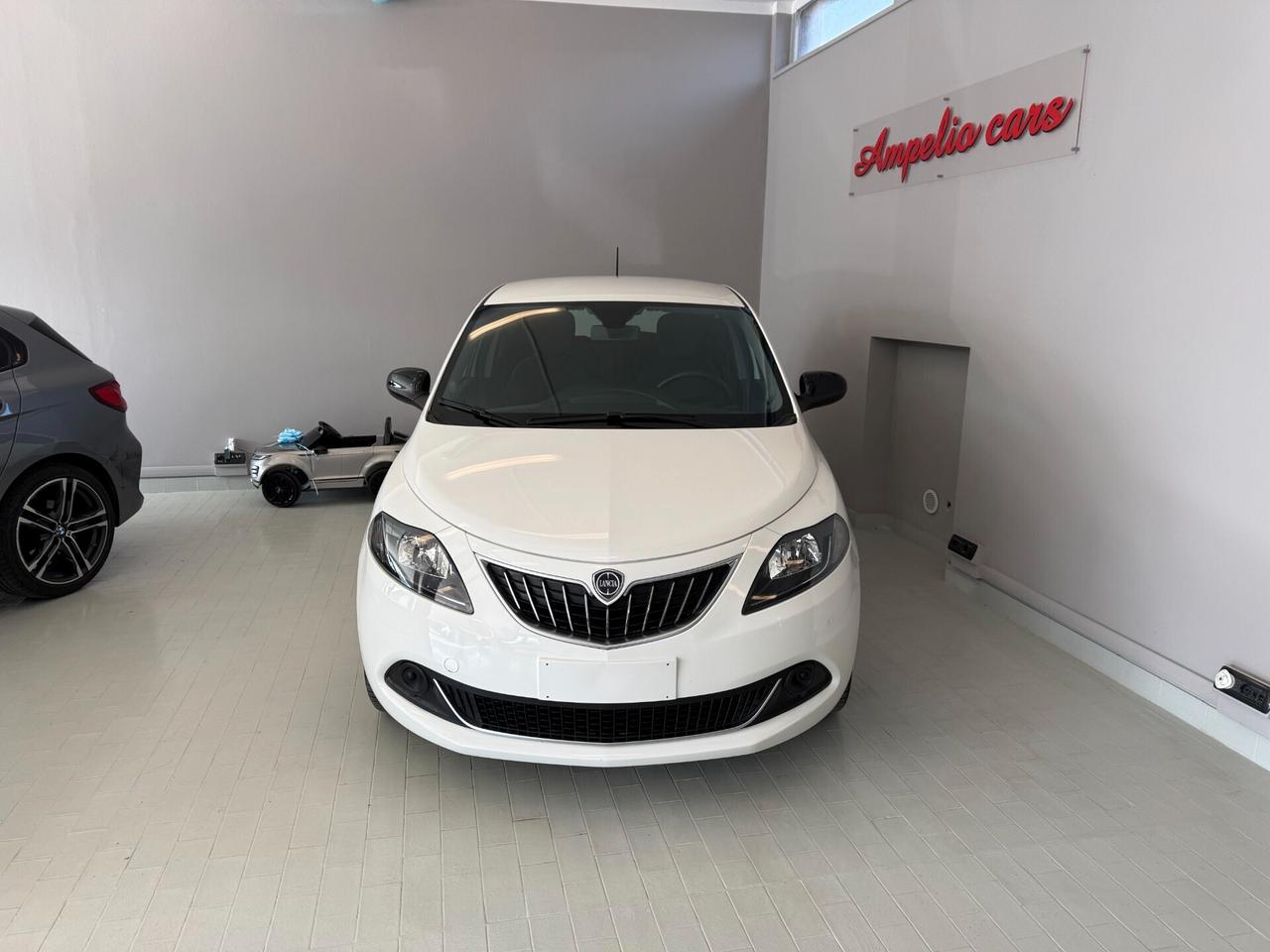 Lancia Ypsilon 1.0 FireFly 5 porte S&S Hybrid Silver
