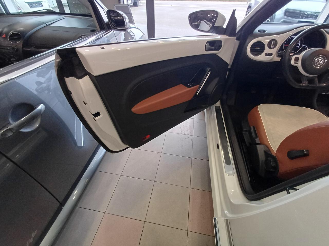 Volkswagen Maggiolino Cabrio 1.2 TSI CUP adatta a neopatentati