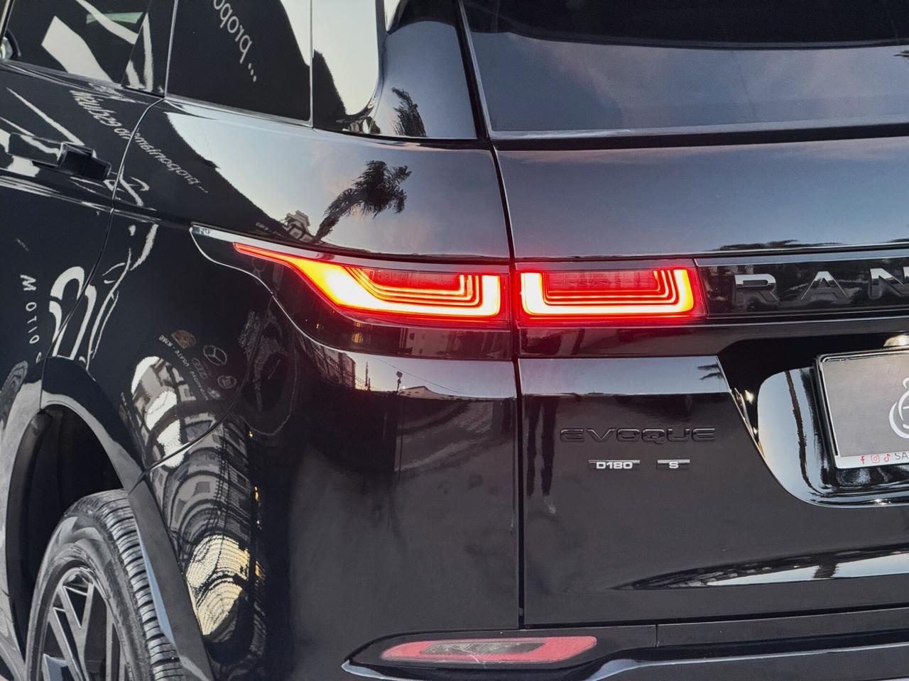 Range Rover Evoque 2.0d i4 MHEV R-Dyn 180CV TETTO