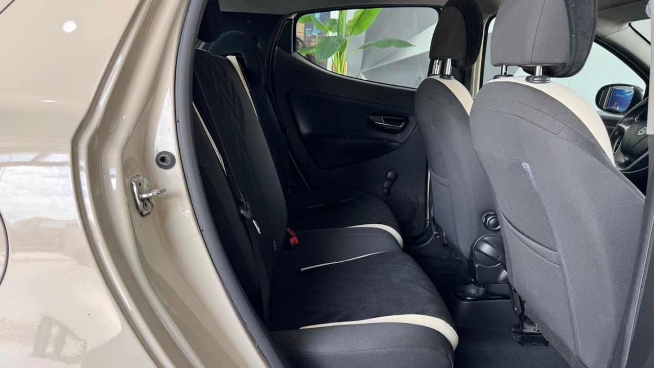 Lancia Ypsilon 0.9 TwinAir 85 CV 5 porte Metano Ecochic Gold