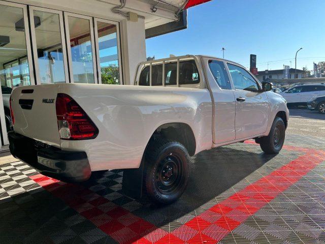 TOYOTA Hilux 2.4 D-4D A/T 4WD 2 porte Extra Cab Comfort