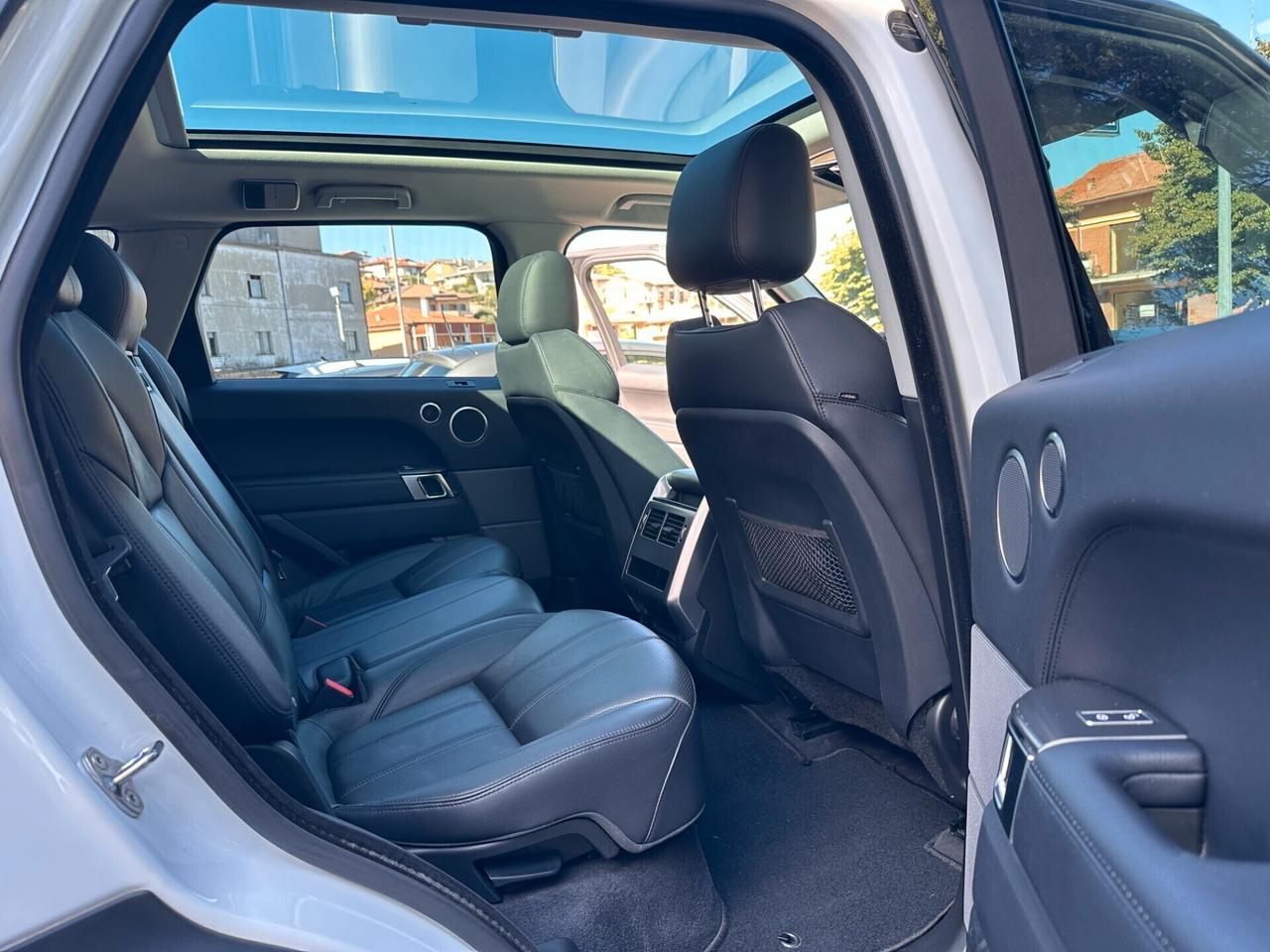Land Rover Range Rover Sport Range Rover Sport 3.0 TDV6 HSE Dynamic PANORAMA / R22 / AIR SUSPENSION