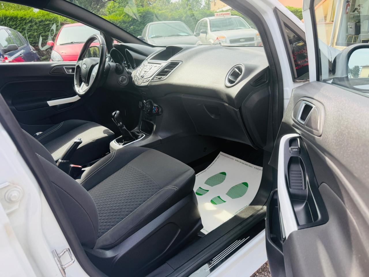 Ford Fiesta 1.2 B/GPL 82CV Black & White Edition
