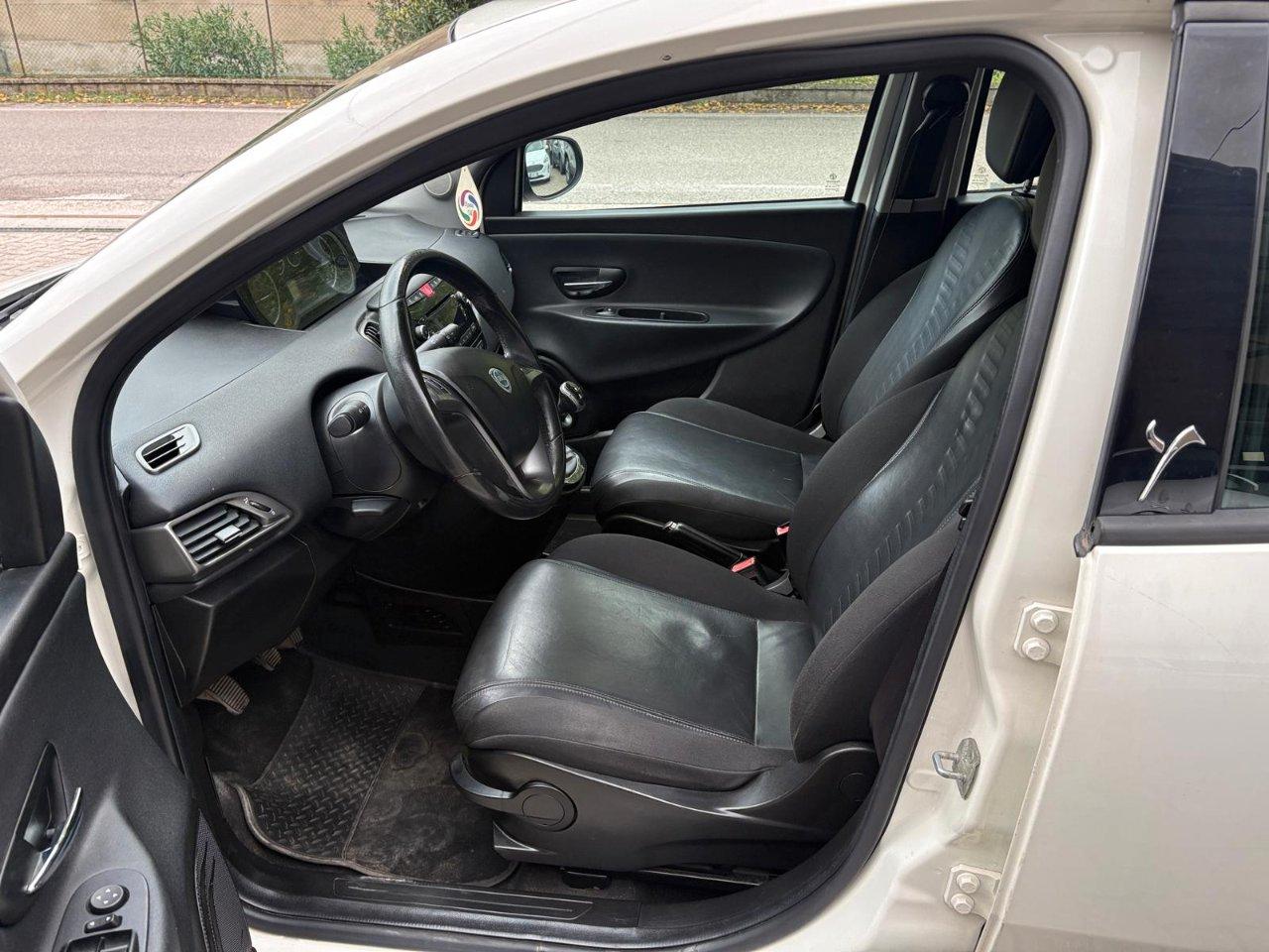 Lancia Ypsilon 5 Porte Ypsilon 1.2 8v Silver 69cv OK NEOPATENTATO