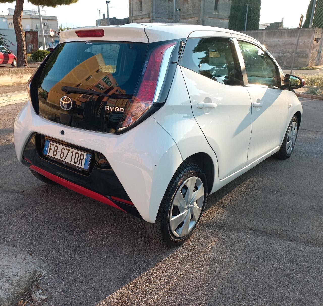 Toyota Aygo 1.0 VVT-i 69 CV 5 porte x-play km 44000