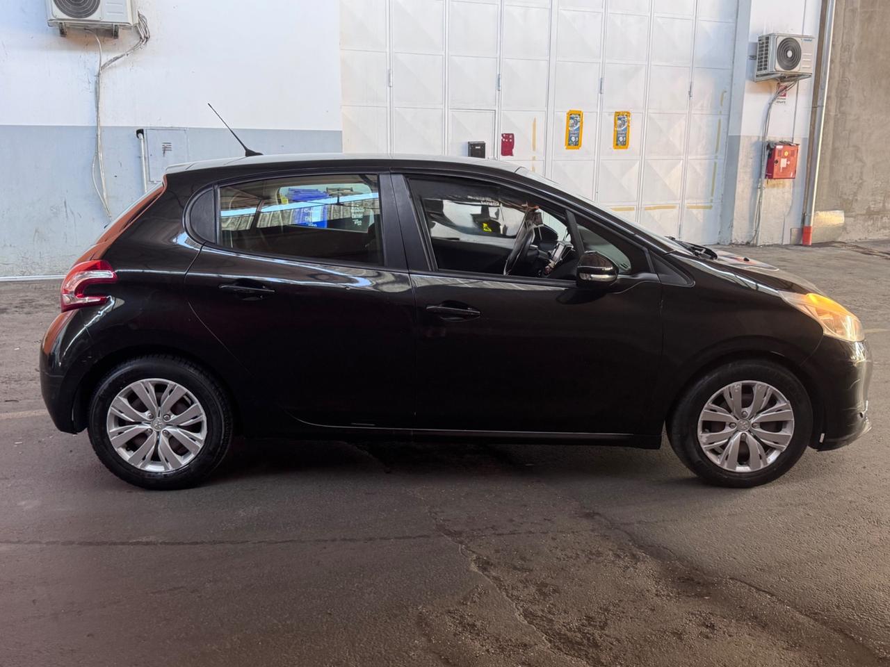Peugeot 208 1.4 HDi 68 CV 5 porte Allure