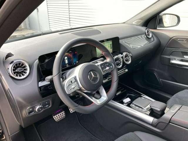 Mercedes-Benz GLA 200 D AMG PREMIUM LED MBUX PDC KAMERA ACC NAVI
