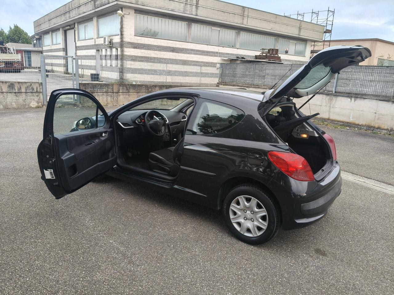 Peugeot 207 1.4 3 porte PER NEOPATENTATI