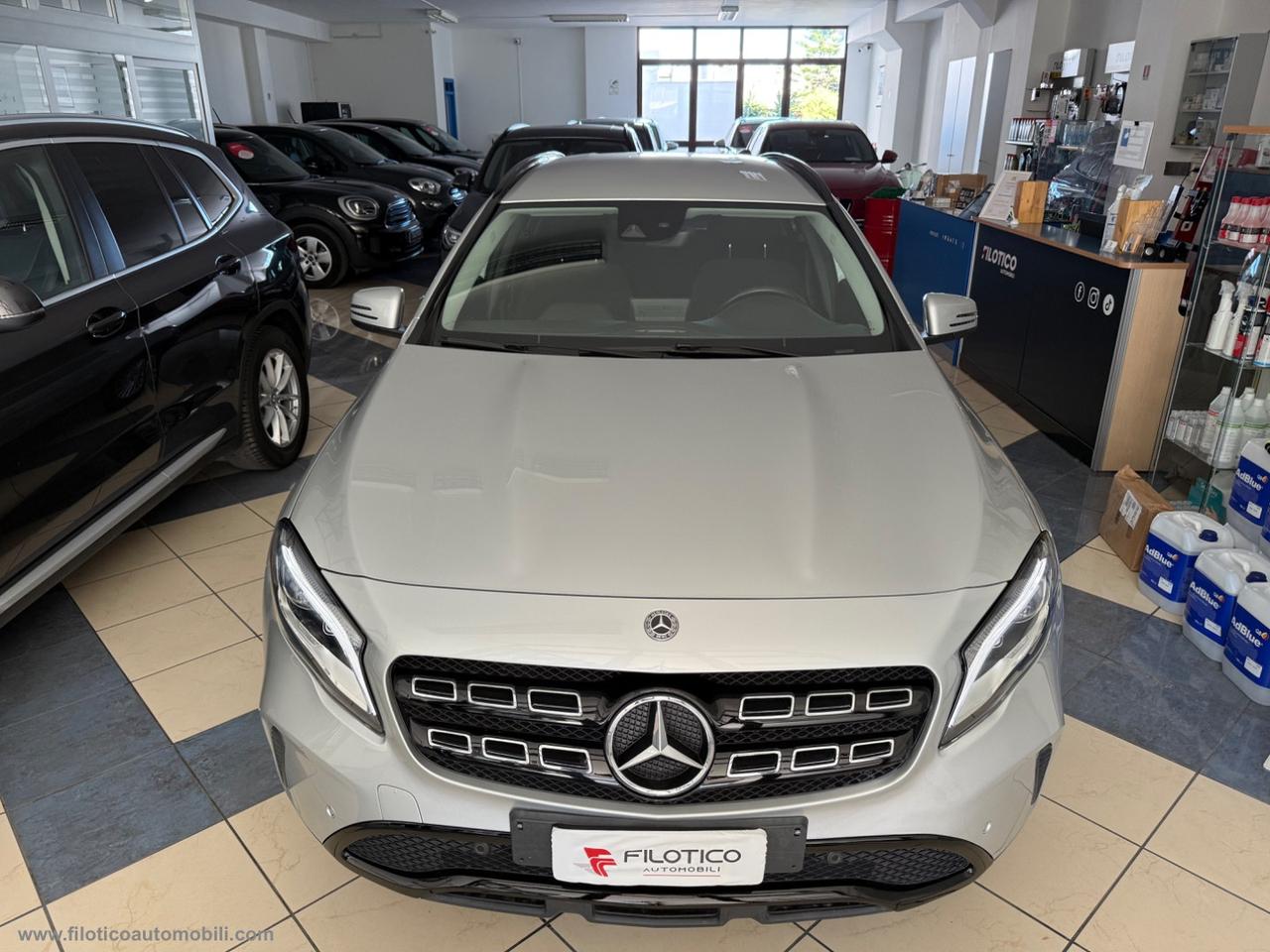 MERCEDES-BENZ GLA 180 d Automatic Business FARI LED - PACK SERIE SPECIALE