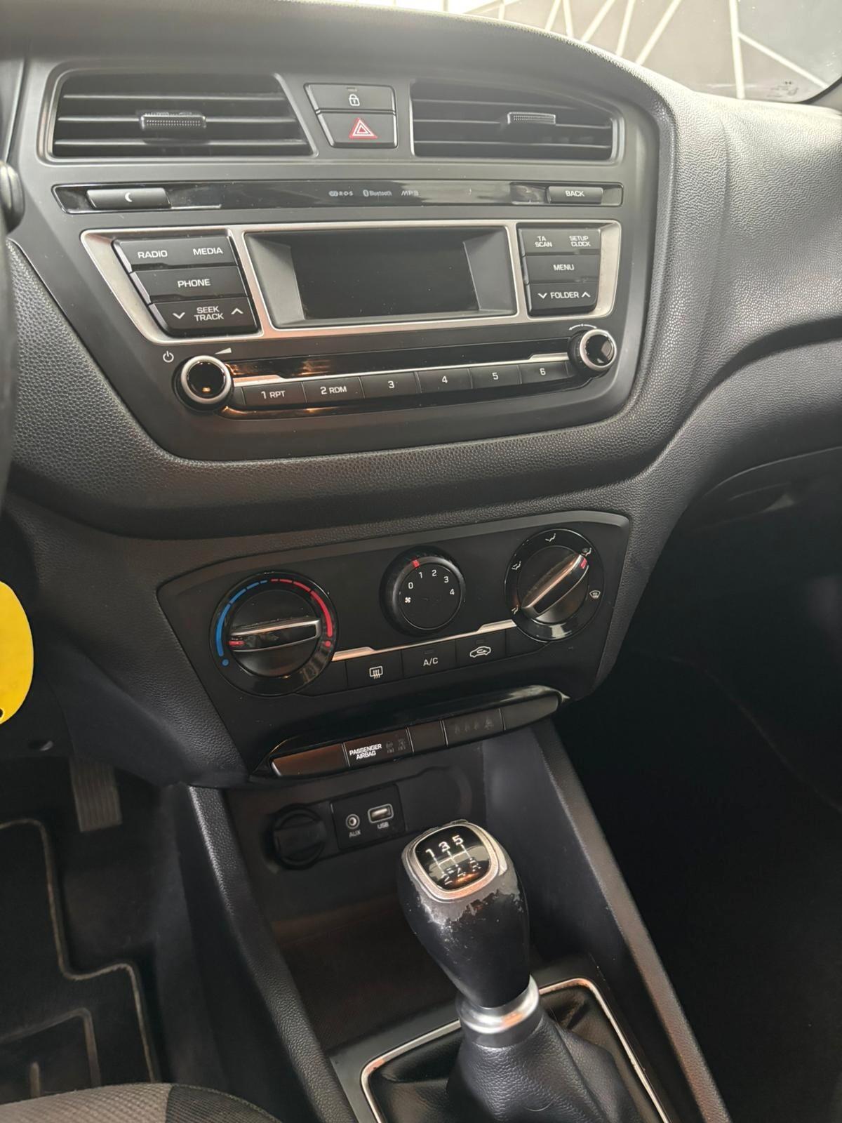 Hyundai i20 1.2 5 porte Blackline NEOPATENTATI