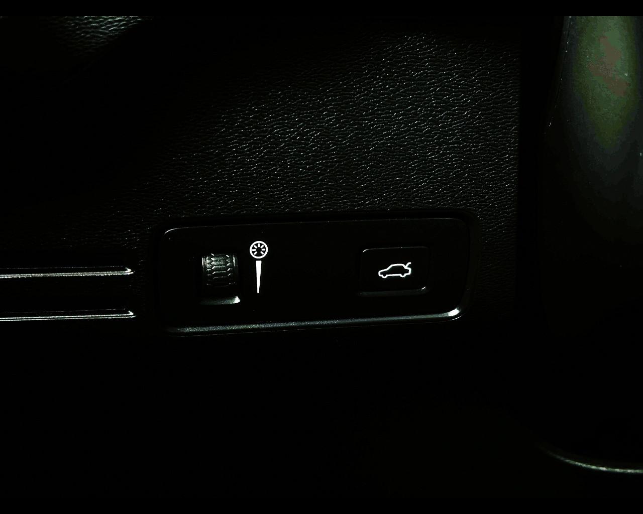 VOLVO XC40 (2017-->) - XC40 T2 Essential