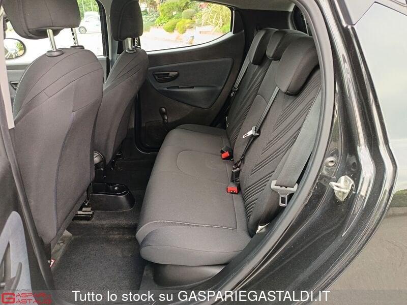 Lancia Ypsilon 1.0 FireFly 5 porte S&S Hybrid Silver