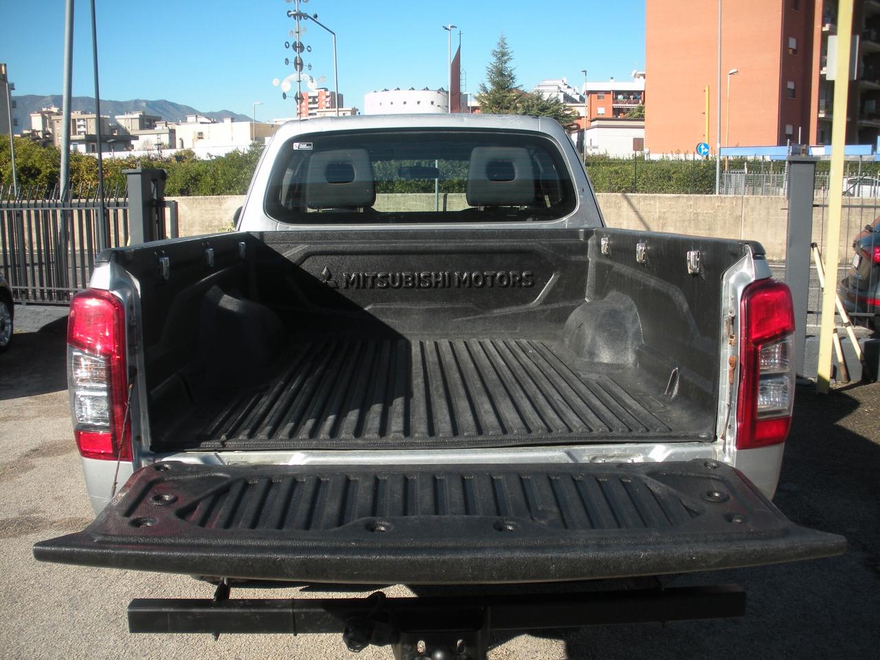 Mitsubishi L200 2.3 D Club Cab 4x4 Easy Select Inform