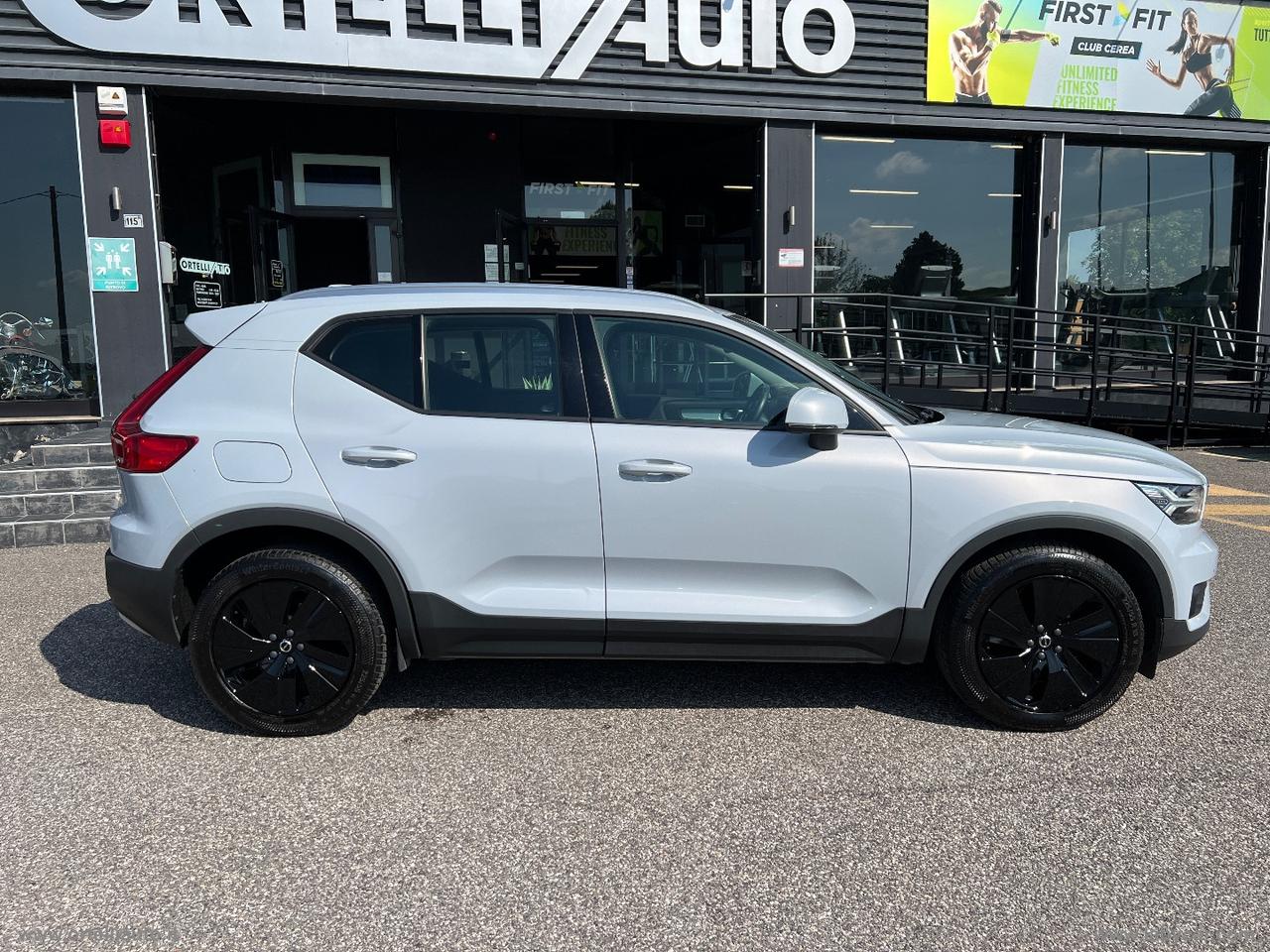 VOLVO XC40 D3 AWD Geartronic Momentum Pro IVA DEDUCIBILE
