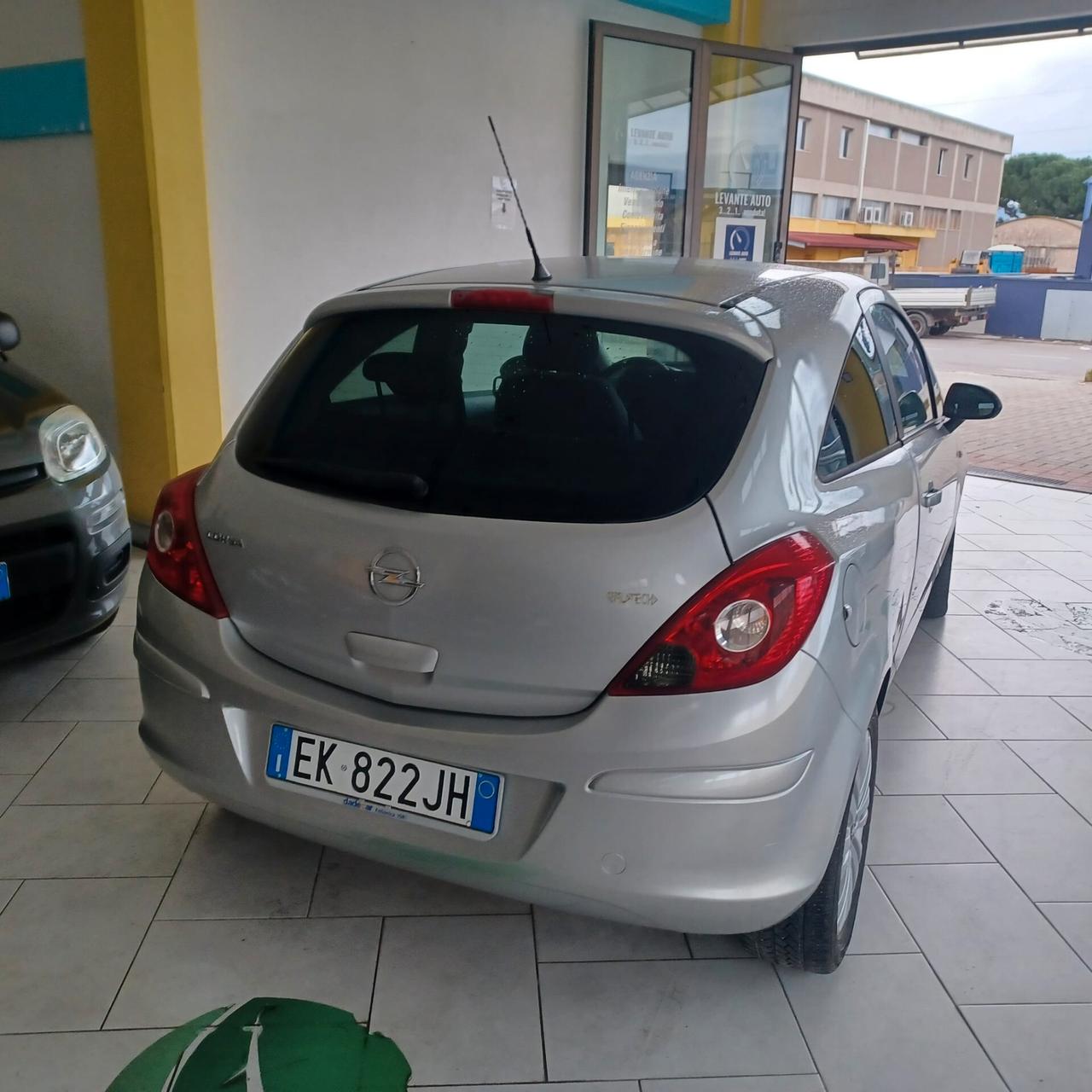 NEOPATENTATI BENZINA/GPL CORSA 1.2