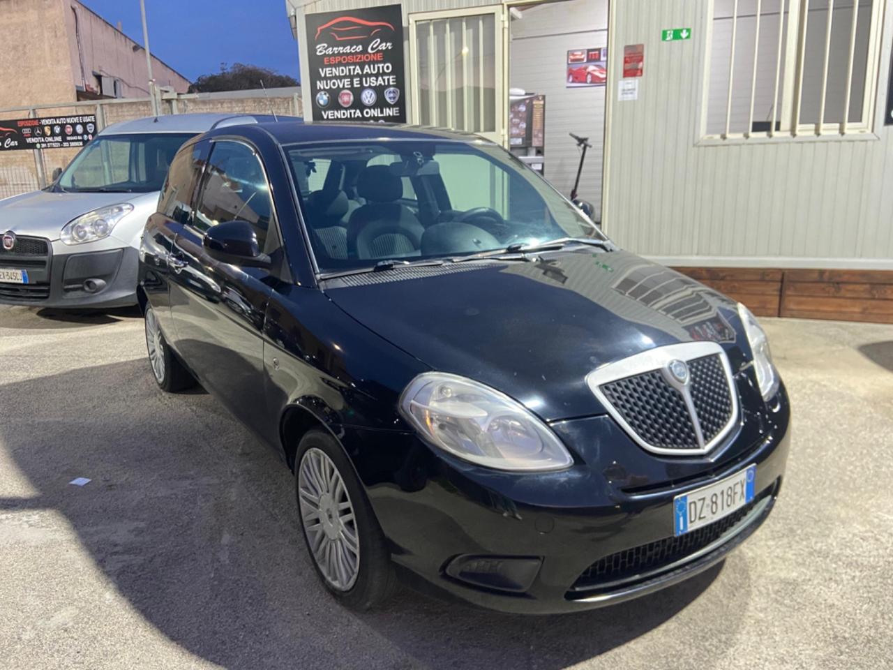 Lancia Ypsilon 1.3 MJT 75 CV Platino