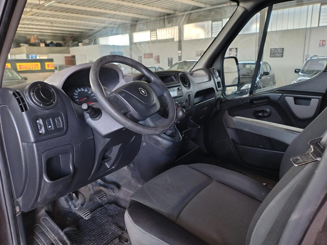 Renault MASTER 2.3 FURGONE TETTO ALTO CON ATTRZZATURA SCAFFALI IDRAULICI
