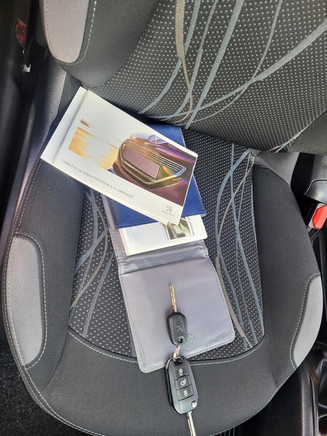 PEUGEOT 208 1,4 HDI-UNICA PROPRIETAR-4 REVISIONI