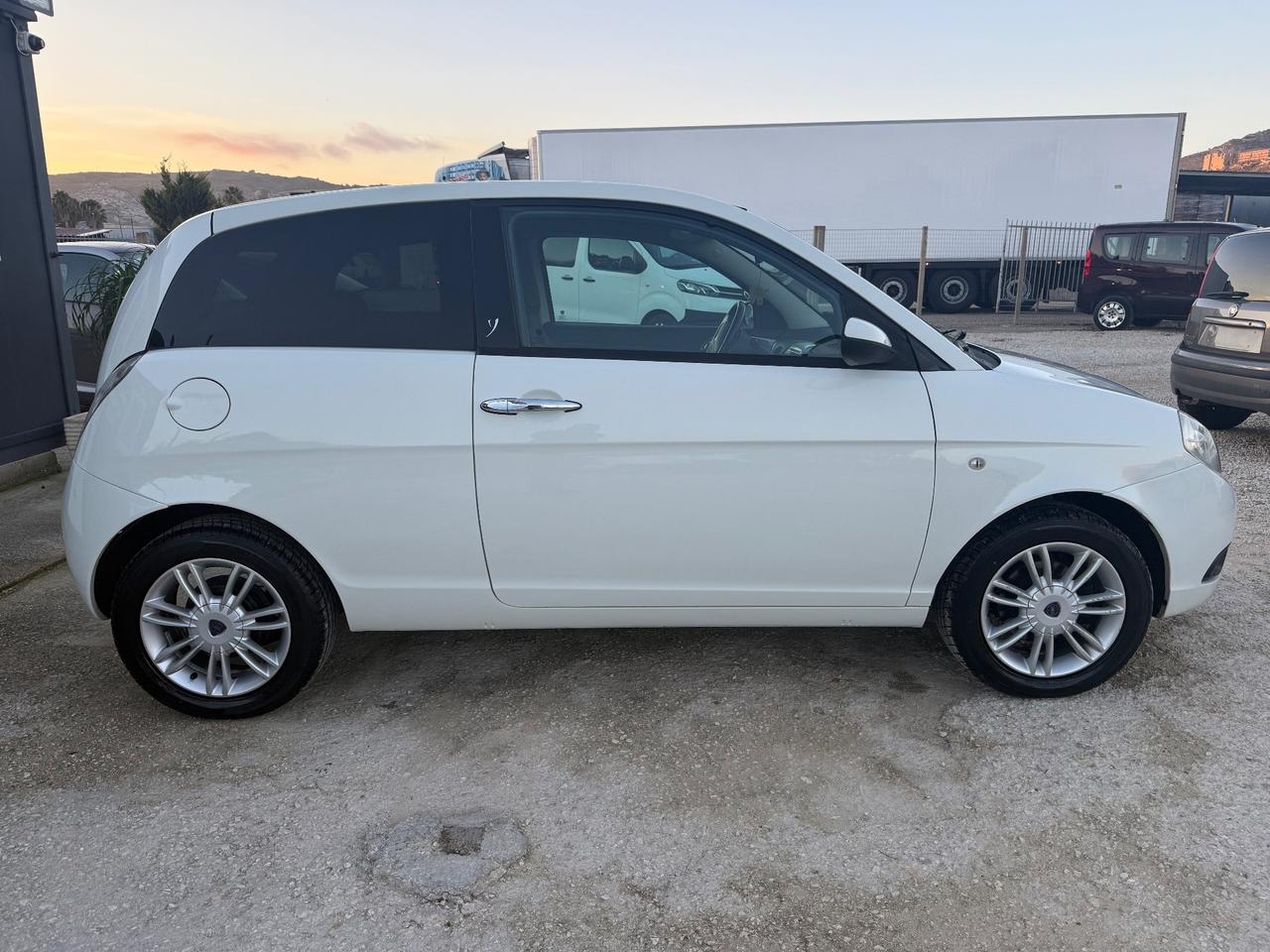 Lancia Ypsilon 1.2 Platino