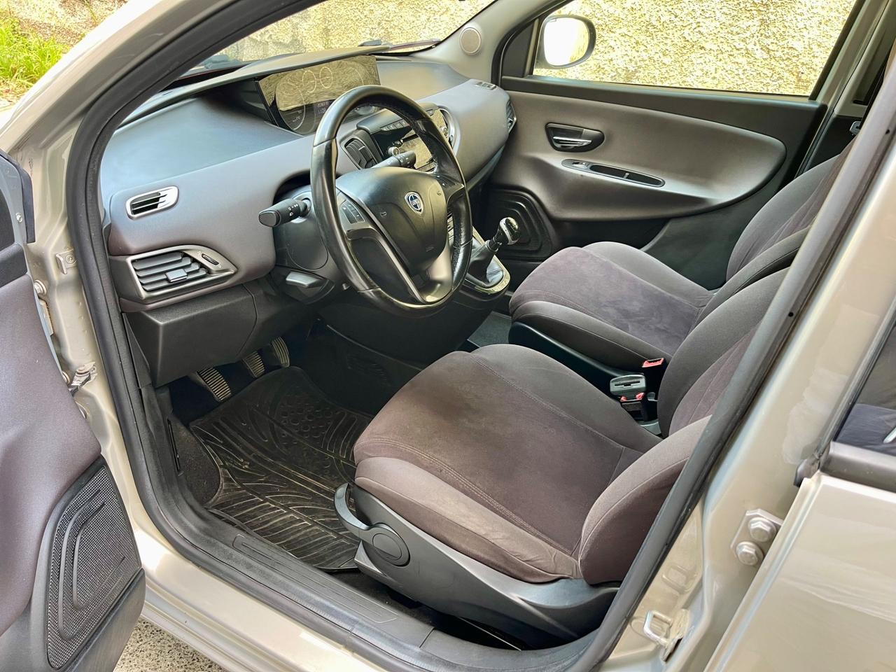 Lancia Ypsilon 1.3 MJT 16V 95 CV 5 porte
