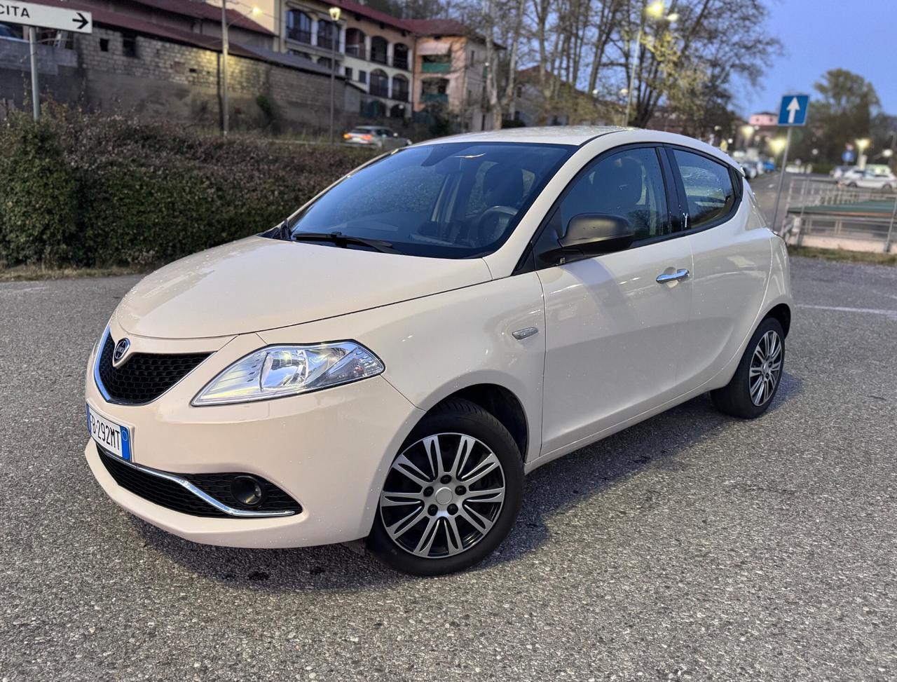 Lancia Ypsilon 1.2 69 CV Silver Solo 58.750 km Ideale Neopatentati