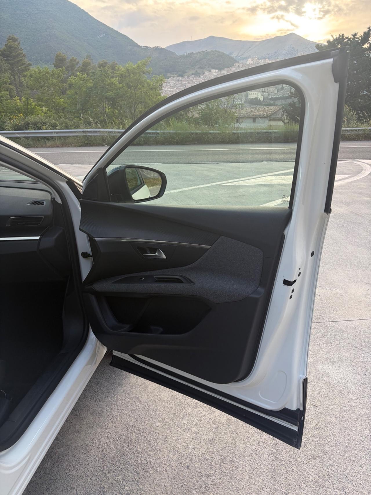 PEUGEOT 3008 BLUE HDI 2022