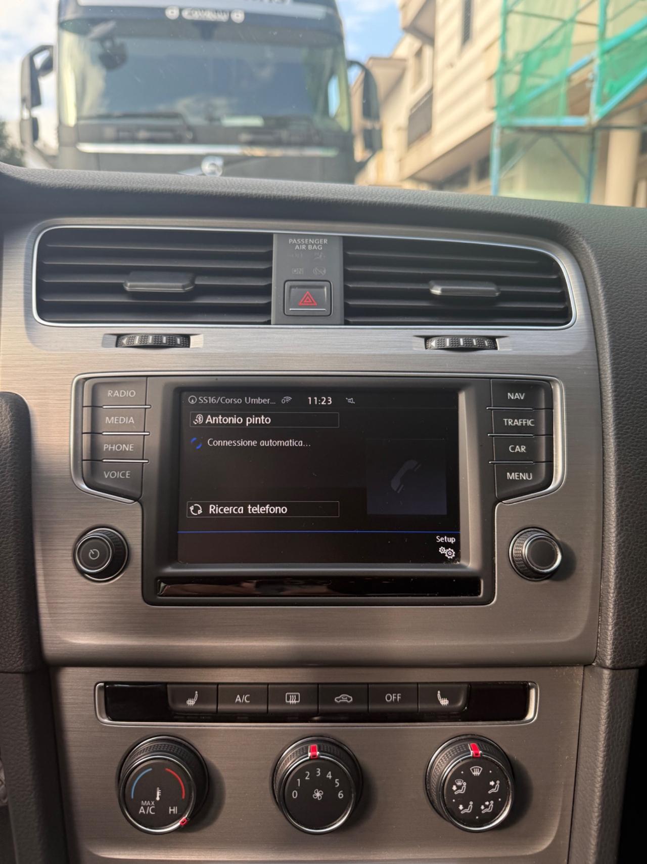 Volkswagen Golf 5p 1.6 tdi 110cv NAVI,APP CONNECT,SEDILI RISCALD.ATISENSORI DI PARCHEGGIO,DISTRIBUZIONE FATTA 10/25