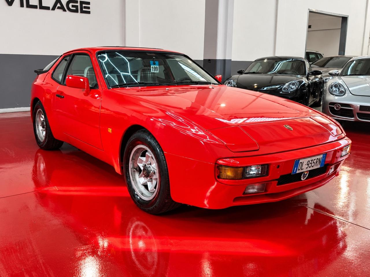 Porsche 944