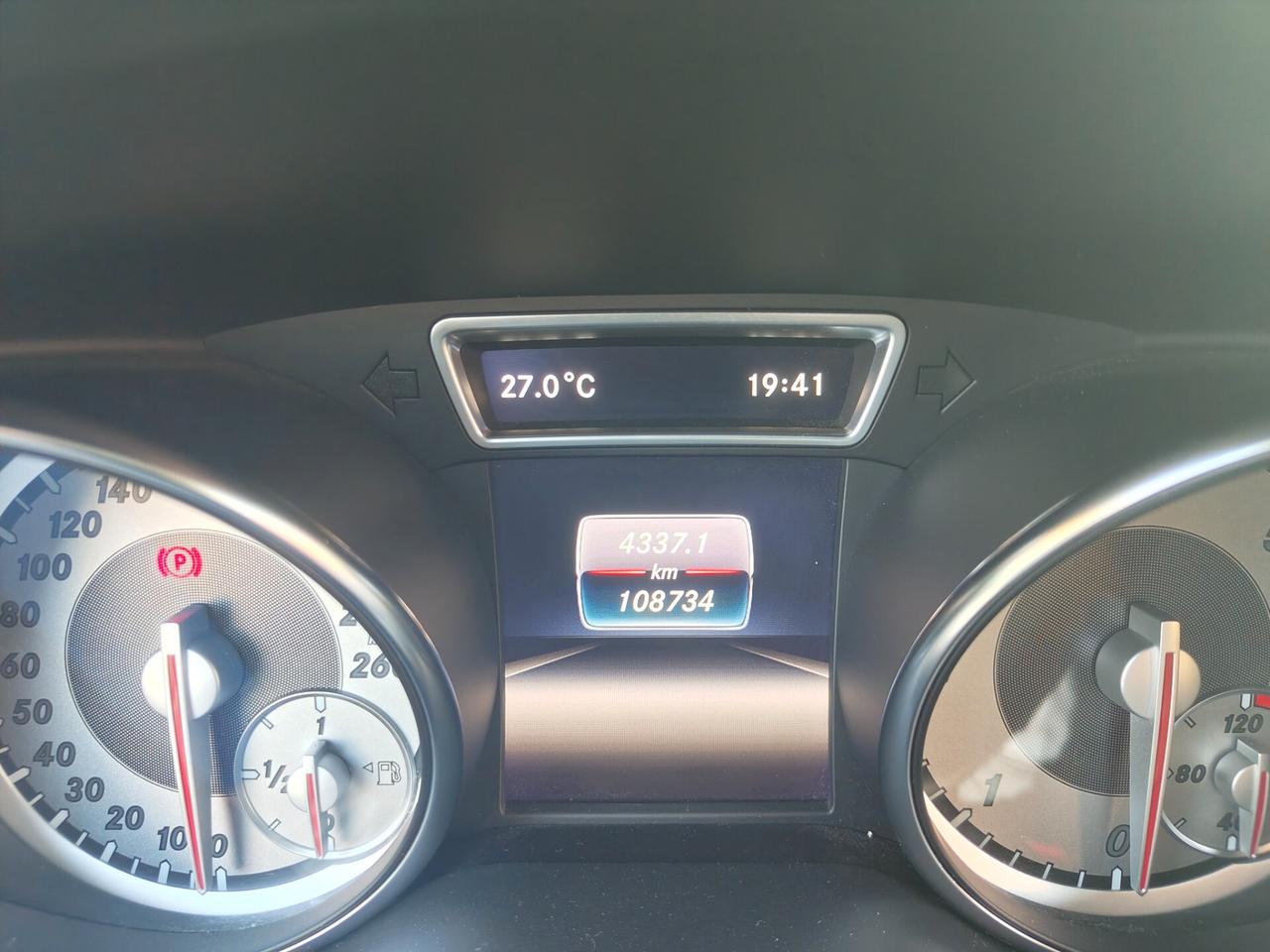 Mercedes-benz GLA 180 d Business