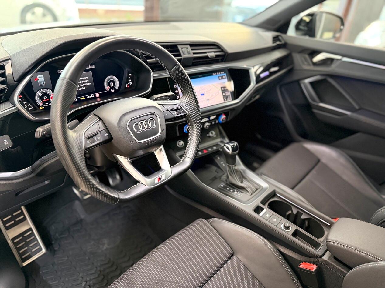 Audi Q3 Sportback 35 2.0 tdi Identity Black s-tronic