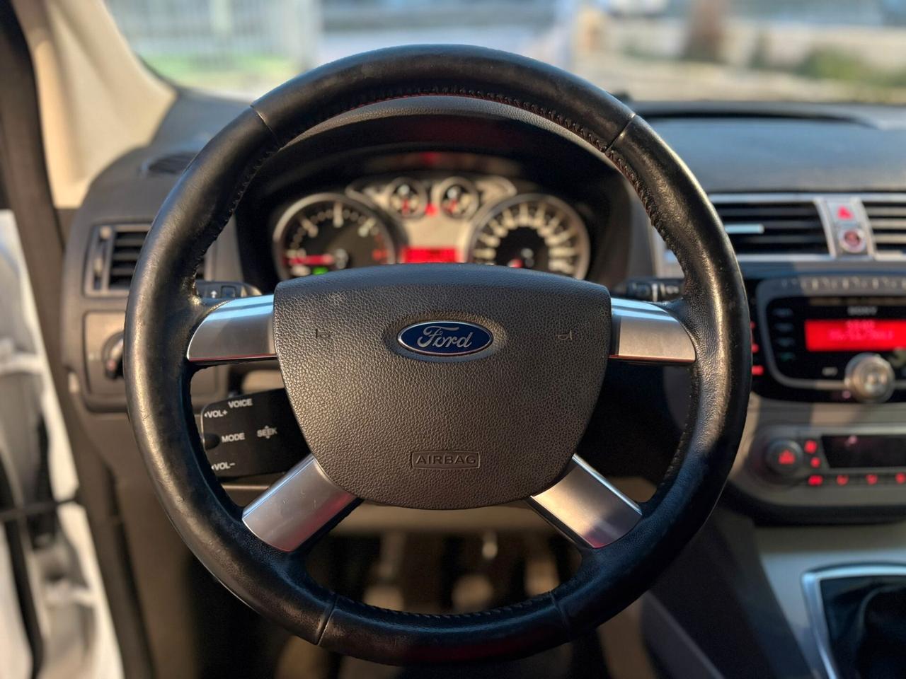 Ford Kuga 2.0 TDCI 140 CV 2WD