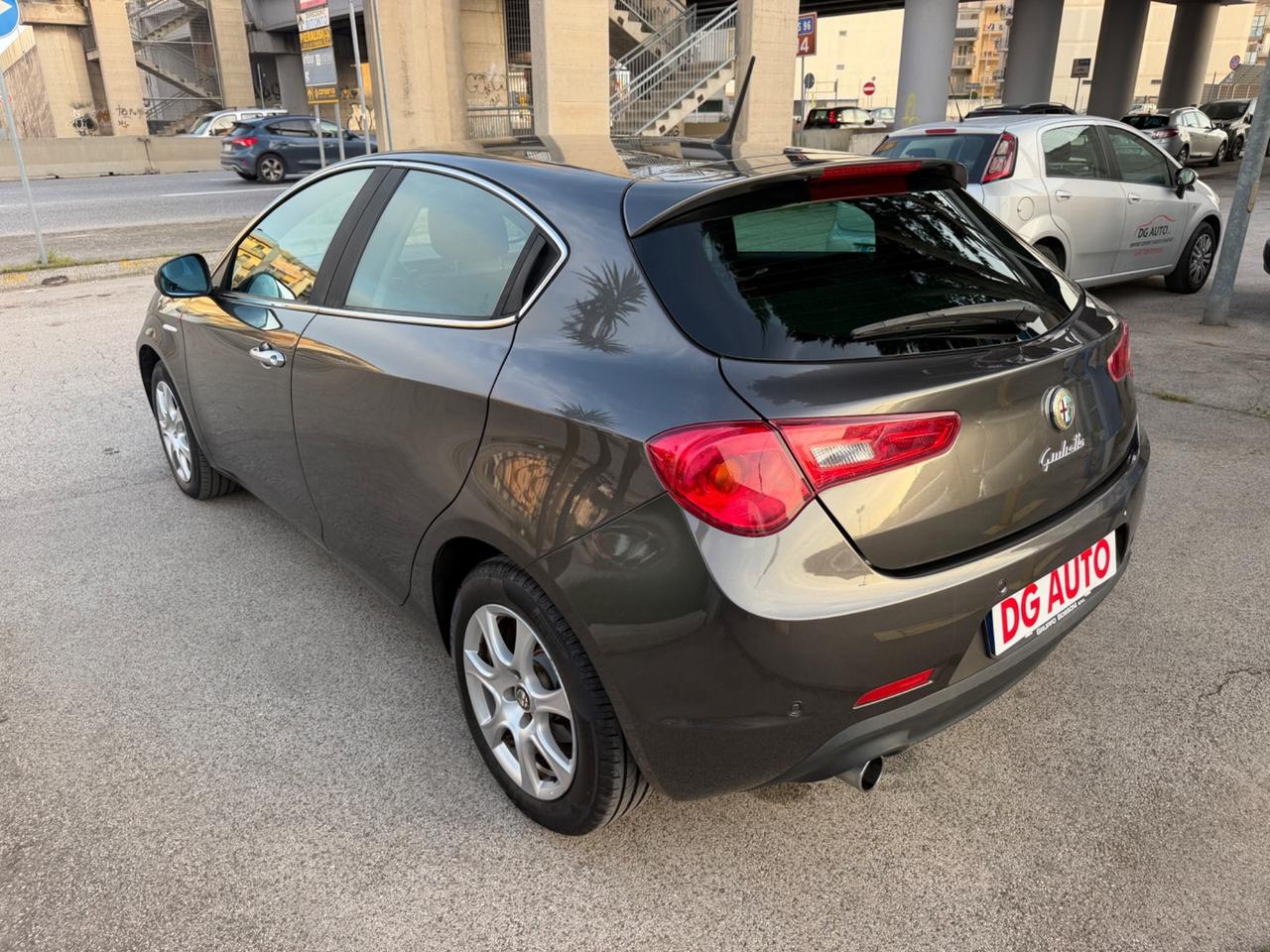 Alfa Romeo Giulietta 1.6 JTDm-2 105 CV 2012