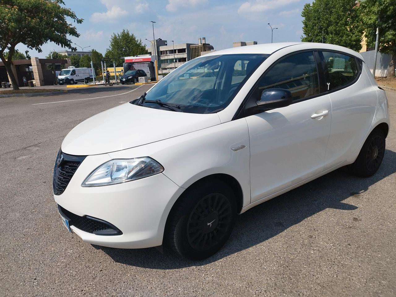 Lancia Ypsilon 1.2 69 CV 5 porte Elefantino - euro 6
