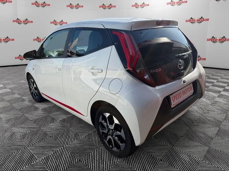 Toyota Aygo 1.0 VVT-i x-play MMT Automatica! RETROCAMERA